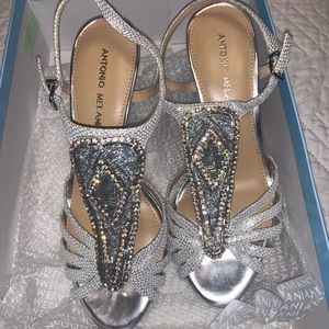 **NEW** Antonio Melani Nadelle heels